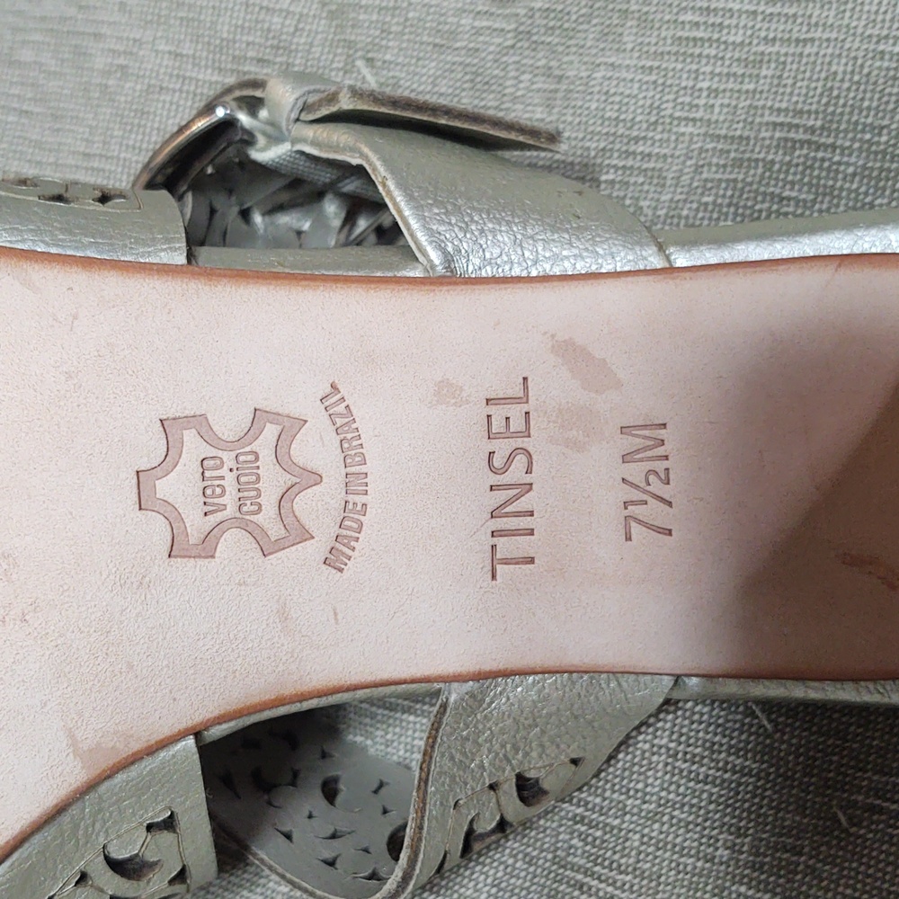 Brighton Women's Tinsel Champagne Metallic Silver Sandals size 7.5 M - Picture 9 of 9
